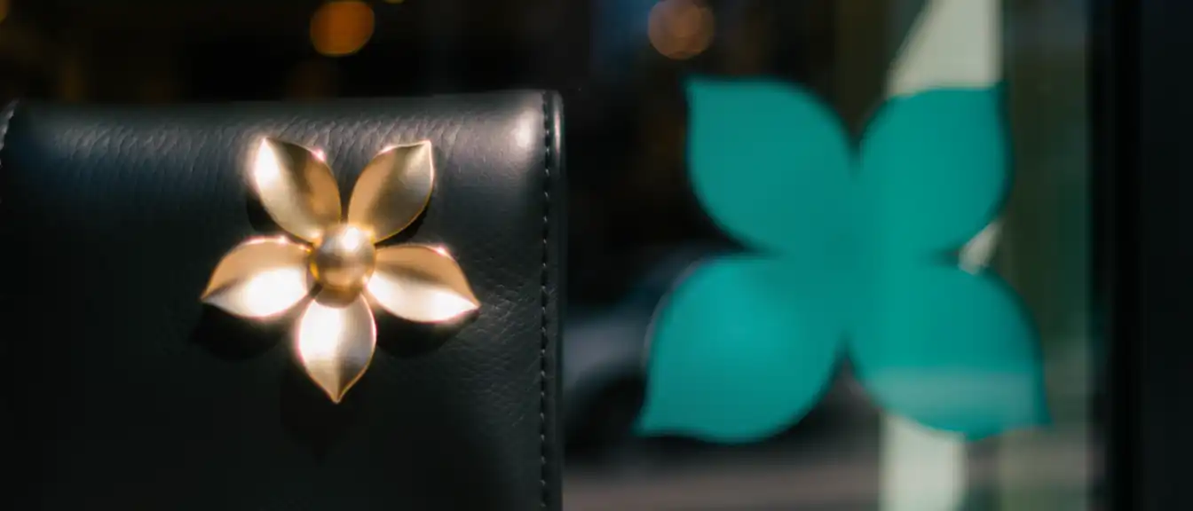 Битва за цветок: китайский чайный гигант заплатит Louis Vuitton миллионы за «похожий» логотип