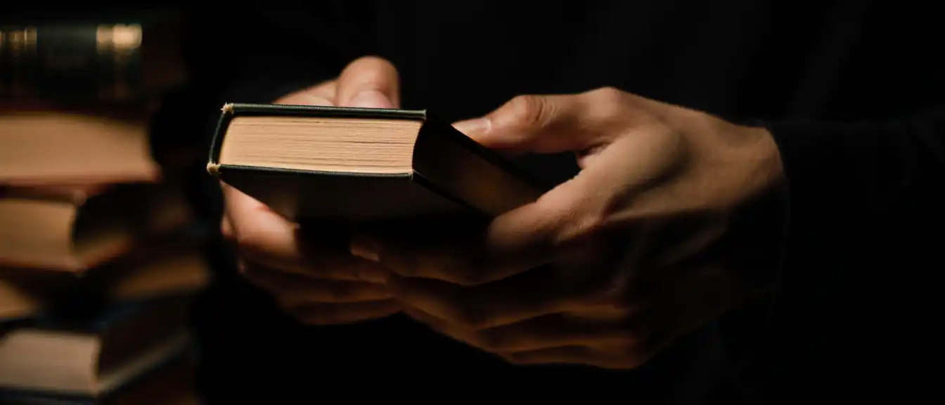 Эпоха «человеческого» текста: как нейросети превращают обычные книги в предмет роскоши