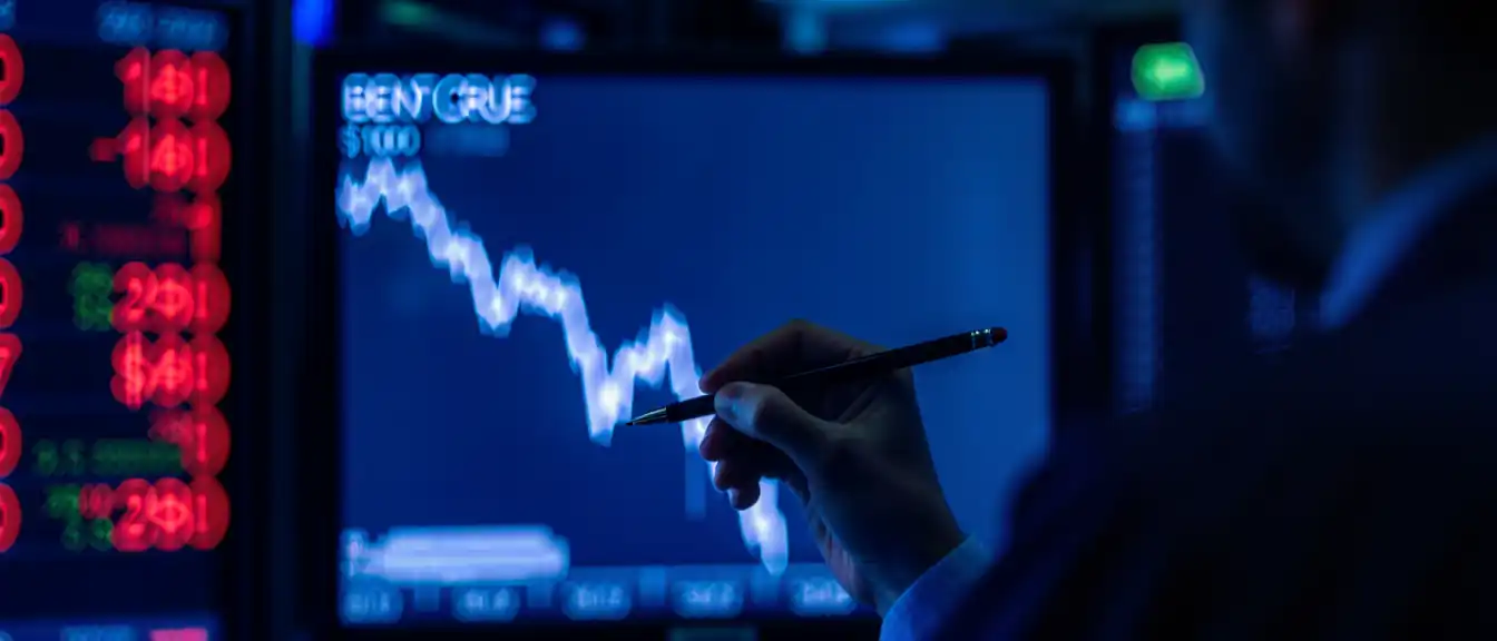 Под ударом санкций и неопределенности: почему доллар снова пробивает отметку в 80 рублей