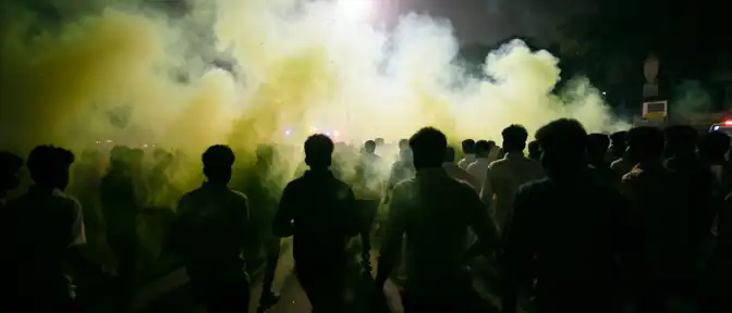 Столичный Нью-Дели в дыму: полиция разогнала протесты студентов из-за скандала с экзаменами