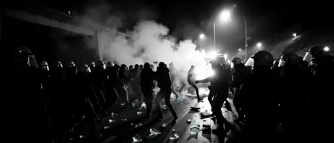 Бунт против магистрали: массовые беспорядки на севере Италии обернулись ранениями десятков полицейских