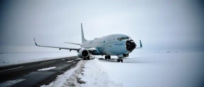 Инцидент в Норильске: грузовой Boeing 737 выкатился за пределы полосы