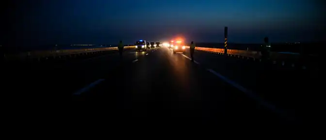 Очередная пауза на Крымском мосту: движение транспорта временно приостановлено