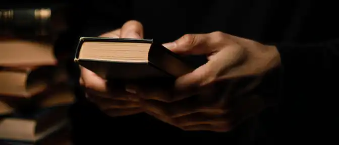 Эпоха «человеческого» текста: как нейросети превращают обычные книги в предмет роскоши